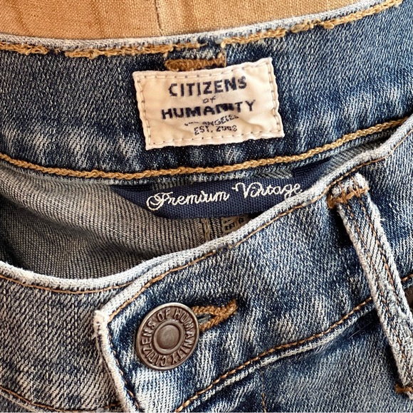 Citizens of Humanity Vintage Flare Jeans with a 70s Vibe - Picture 6 of 14